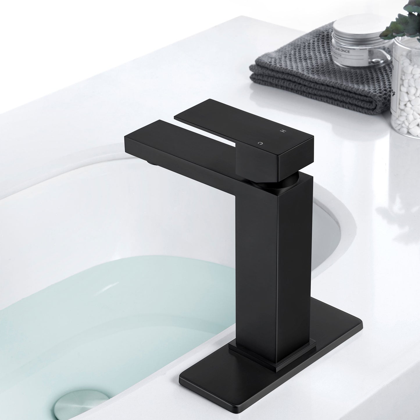 MP-11059 Grifo para lavabo frío y caliente de montaje en cubierta negro